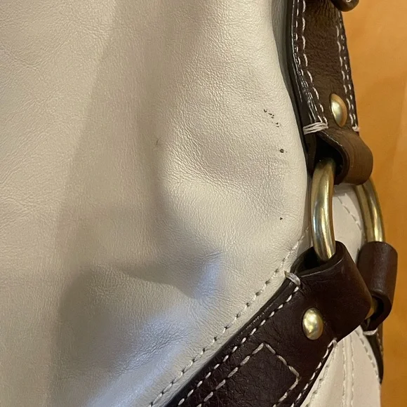 Coach Carly Bag: White and Brown Women's Bag. Used. - Picture 3 of 13